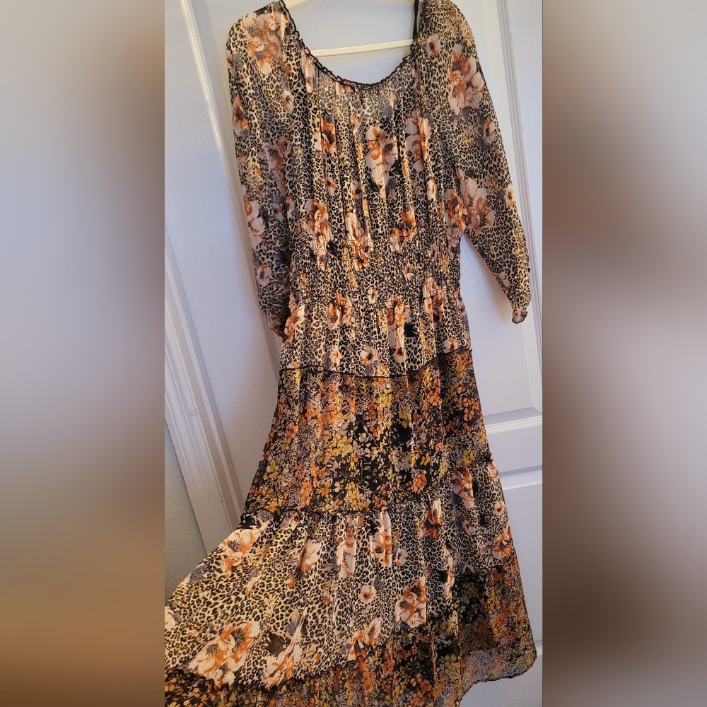 Chic Floral Button-Down Maxi Dress - Picture 8 of 8